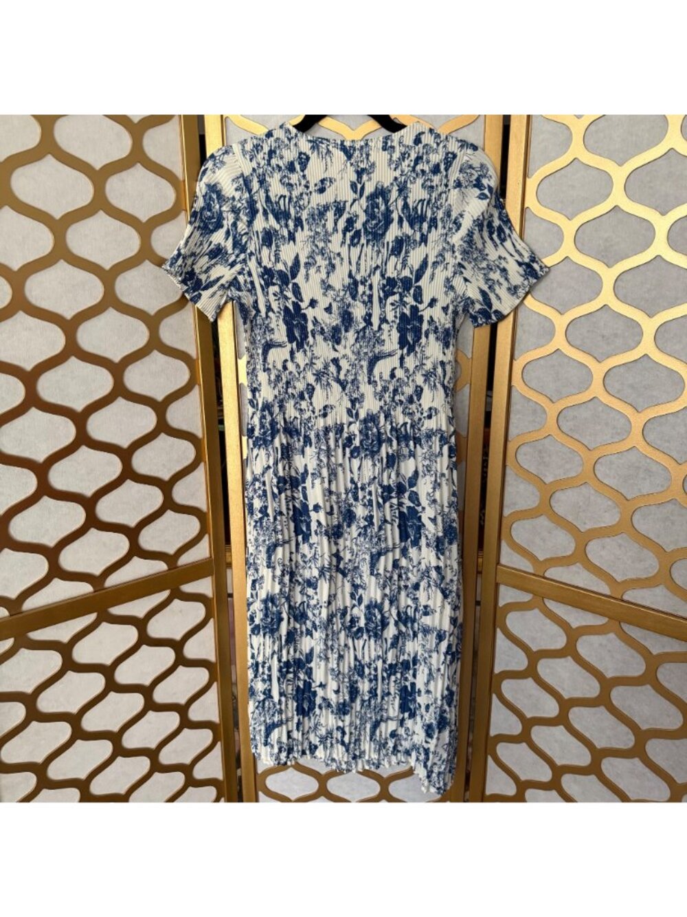 Kindred Size M Blue & White Floral Print Pleated Short Sleeve Midi A-Line Dress - Picture 10 of 16
